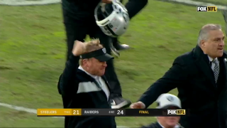 Steelers Waste Amazing Hook-And-Ladder Play Against Raiders With Smelly Wet Fart